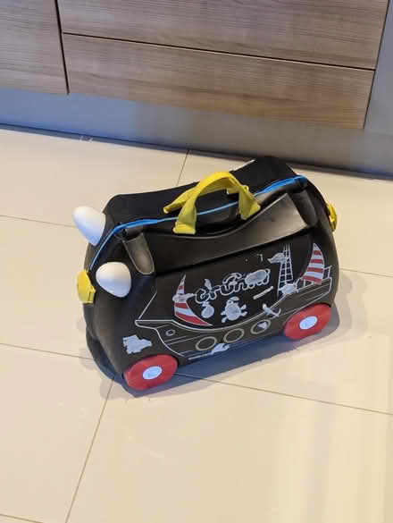 Photo of free Kids luggage (SE10) #2