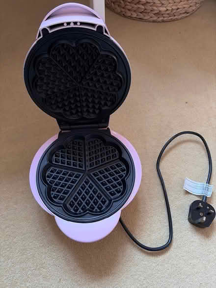 Photo of free Pink waffle maker (Kingsey HP17) #2