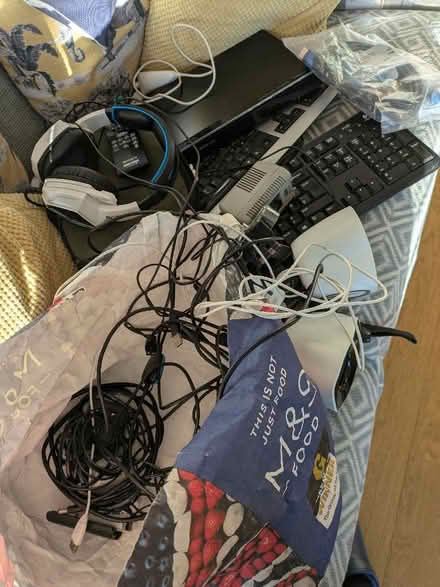 Photo of free Bag of assorted electricals (Bounds Green N11) #2