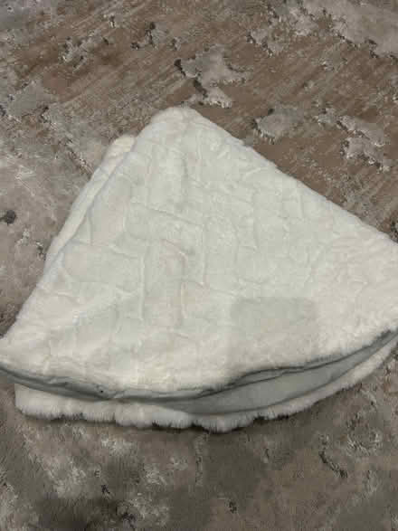 Photo of free White Xmas tree skirt (Hoddesdon EN11) #1