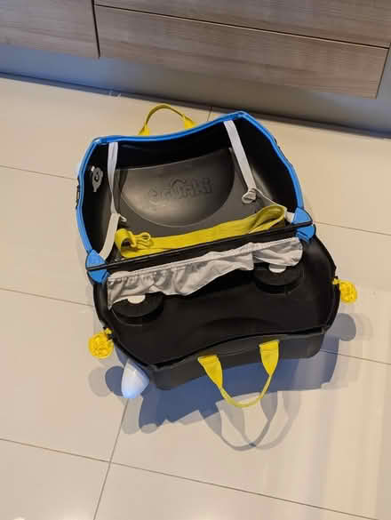 Photo of free Kids luggage (SE10) #1