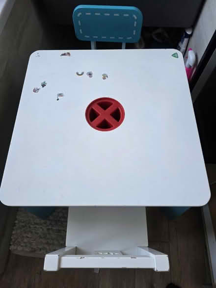 Photo of free Kids table with 4 chairs (21 MHG SW20) #4