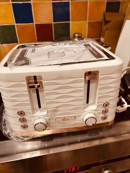 Photo of free White toaster. (Walstead RH16) #1