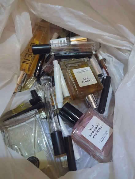 Photo of free Perfume / samples (ME11) #1