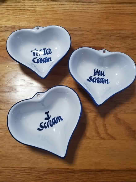 Photo of free 3 heart-shaped ice cream bowls (Downtown Bothell) #1