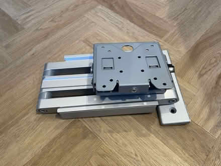 Photo of free TV bracket (Dore, S17) #1