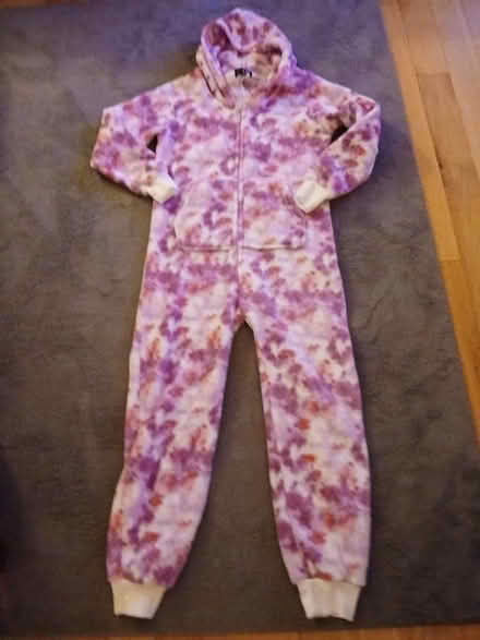 Photo of free 9/10 yr onesie (Parkhead EH11) #1
