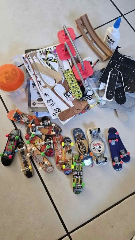 Photo of free Mini skateboard kit (dellfield AL1) #1