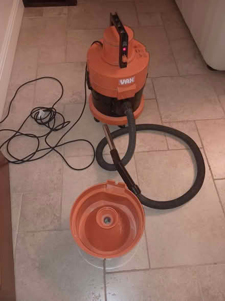 Photo of free Vax wet and dry vacuum works but incomplete (Little Chalfont HP6) #1