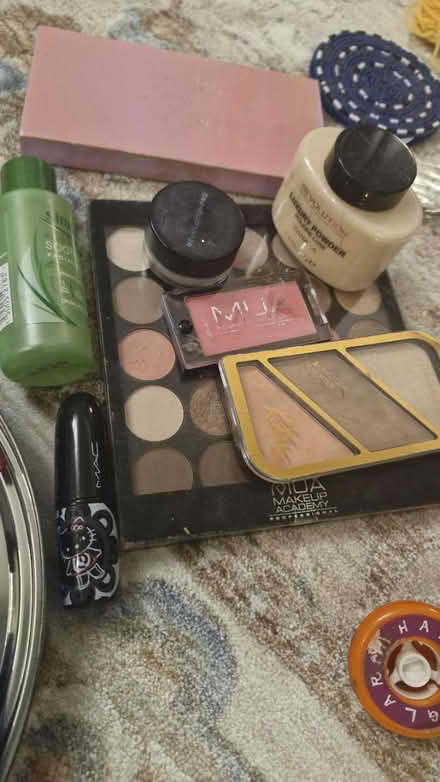 Photo of free Misc jewellery and used makeup (KT5) #4