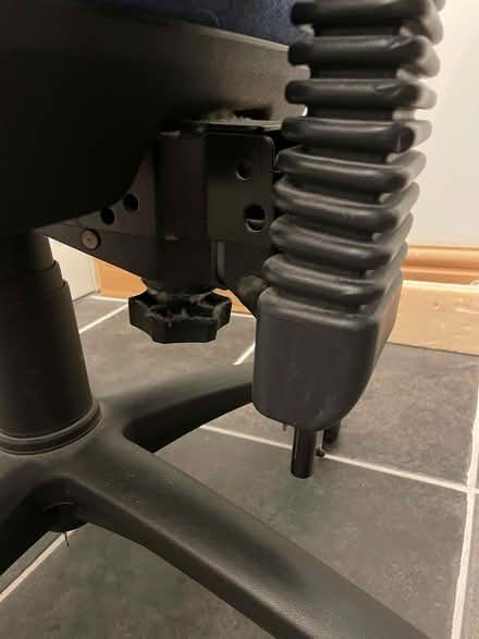 Photo of free Office chair (King's Hedges Ward CB4) #4