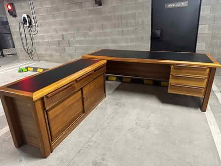 Photo of free Office desk (New Farm) #1