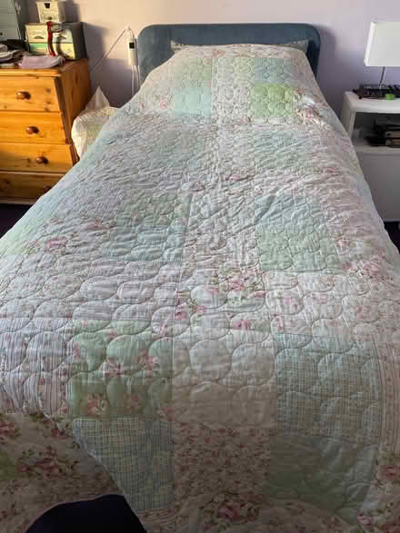 Photo of free Single quilted Bedspread (Buckland TQ12) #1