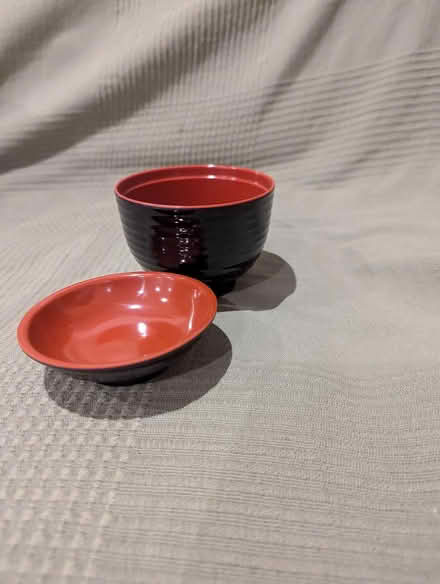 Photo of free Assorted plates, vase and jar (SE16) #4