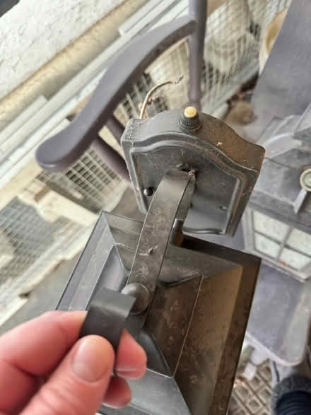 Photo of free Porch lights (Woodridge (20018)) #2