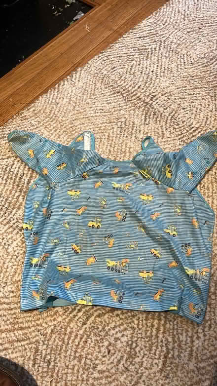 Photo of free Toddler apron for painting/ cooking (Stoke Newington N16) #2