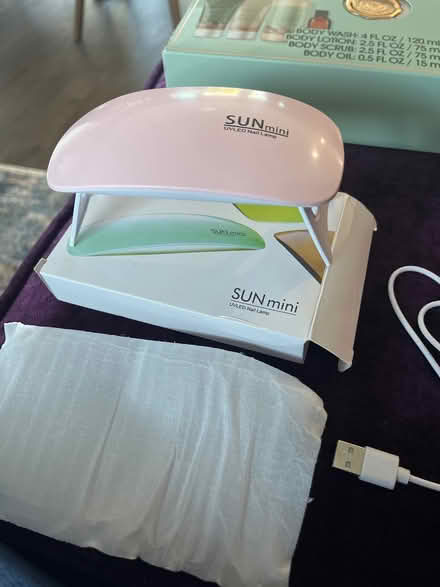 Photo of free SUN mini UV nail lamp for gel varnish (Wokingham RG40) #3