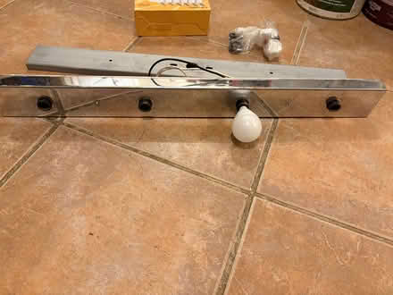 Photo of free Light fixture - 4 lights (L5L 5P5) #2