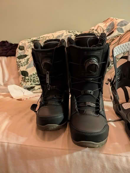 Photo of free Snowboard boots and bindings (14th and east Capitol) #3