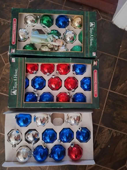 Photo of free Christmas tree decorations (Holly Springs, on Fuquay side) #1