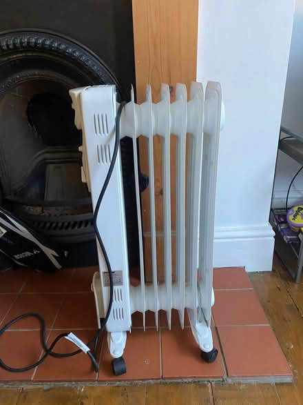 Photo of free Challenge oil filled radiator (Earlsfield SW18) #2