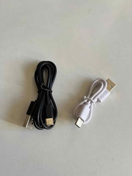 Photo of free 2x USB-C to USB-C cables (E1 — Shadwell) #1