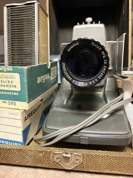 Photo of free Vintage working slide projector (Osseo (Main St and 6th St NE)) #4