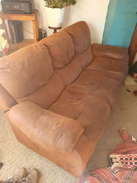 Photo of free Brown leather sofa (Hemel Hempstead HP2) #3
