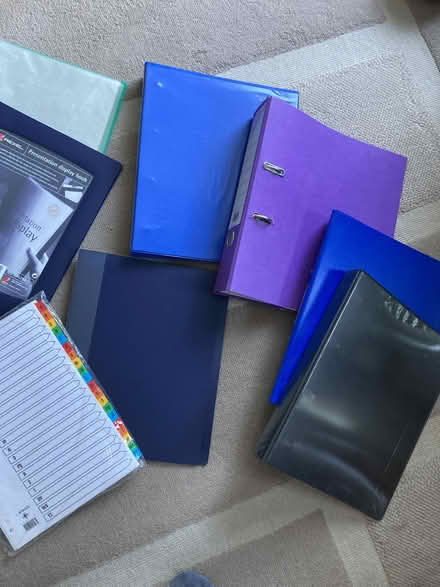 Photo of free Four folders 3 presentation folders (CM12) #2