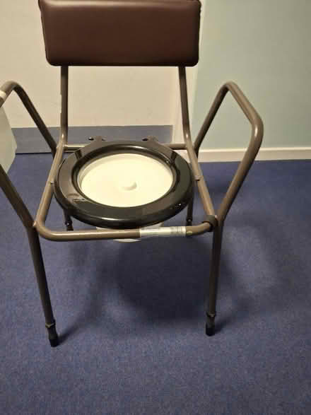 Photo of free Commode. Clean and serviceable. (Hampton Hill TW12) #3