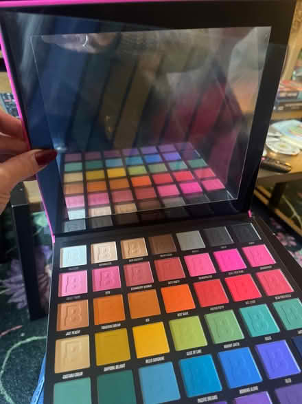 Photo of free Bright Matte Eye shadow colour palette (Wokingham RG40) #4