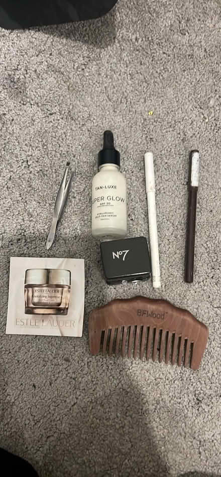 Photo of free Various hair, beauty, bracelets (Holland Park W11) #1