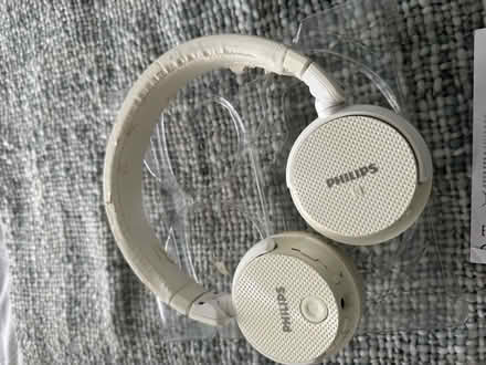 Photo of free Phillips wireless headphones (Greaves LA1) #3