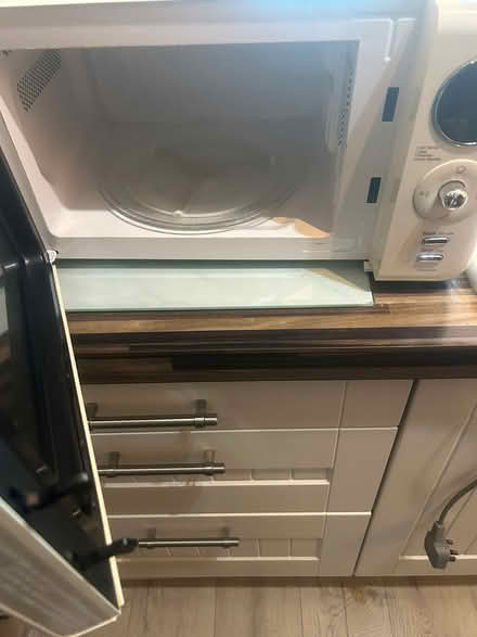 Photo of free Cream microwave (Cold Harbour OX1) #2