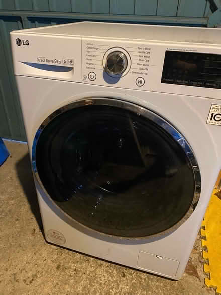 Photo of free LG 9kg Washing Machine for spares or repair (Wingates BL5) #3