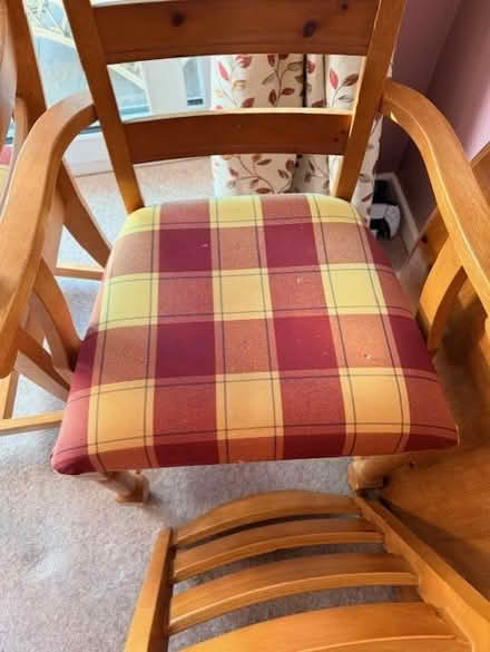 Photo of free Dining Table & Six Chairs (ch46 6jh) #4