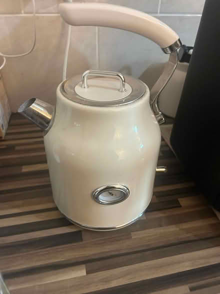 Photo of free Cream kettle (Cold Harbour OX1) #2