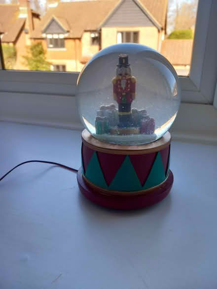 Photo of free Musical Snow globe (BN7) #1