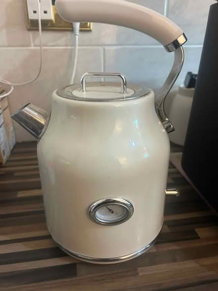 Photo of free Cream kettle (Cold Harbour OX1) #1