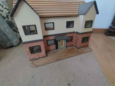 Photo of free Vintage dolls house (Leigh Beck SS8) #2