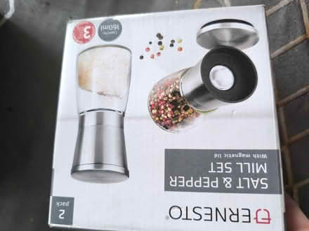 Photo of free Salt and Pepper mills (Surbiton KT6) #1