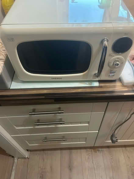 Photo of free Cream microwave (Cold Harbour OX1) #1