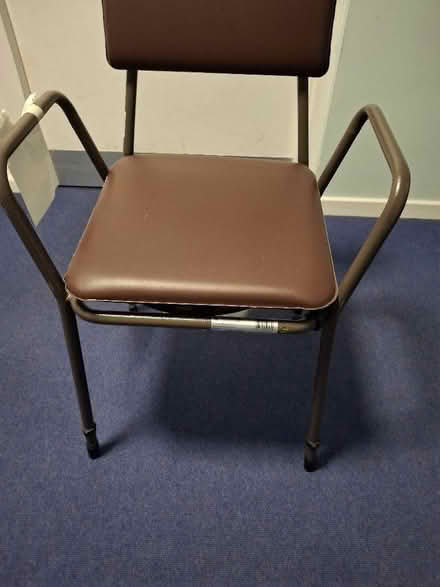 Photo of free Commode. Clean and serviceable. (Hampton Hill TW12) #2