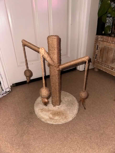 Photo of free Cat scratching post (RG30, Reading West) #1