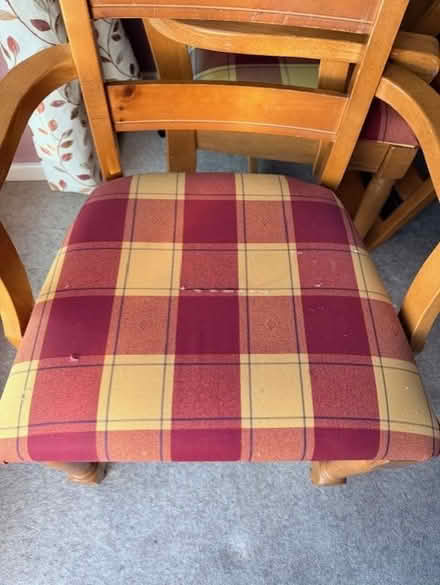 Photo of free Dining Table & Six Chairs (ch46 6jh) #3