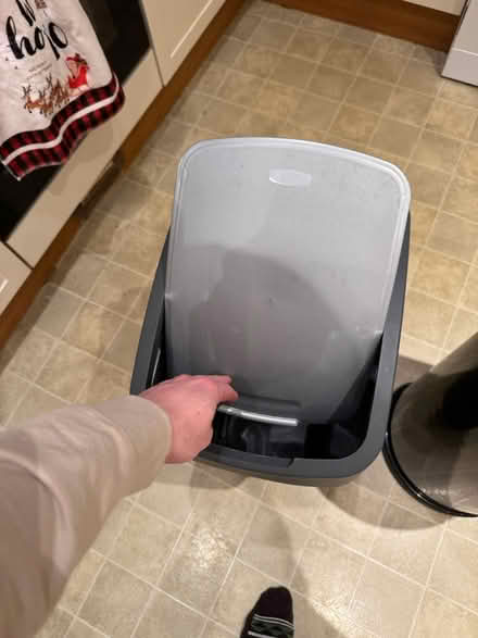 Photo of free Rubbish bins (Angel N1) #3