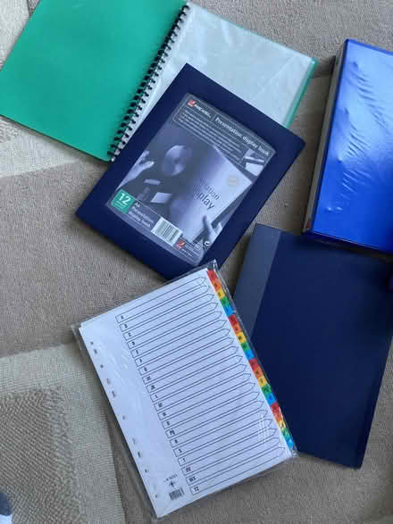 Photo of free Four folders 3 presentation folders (CM12) #4