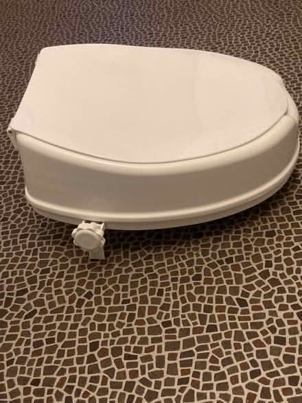 Photo of free Clip on Raised toilet seat (Ryecroft WS2) #1