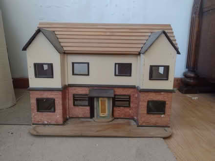 Photo of free Vintage dolls house (Leigh Beck SS8) #1
