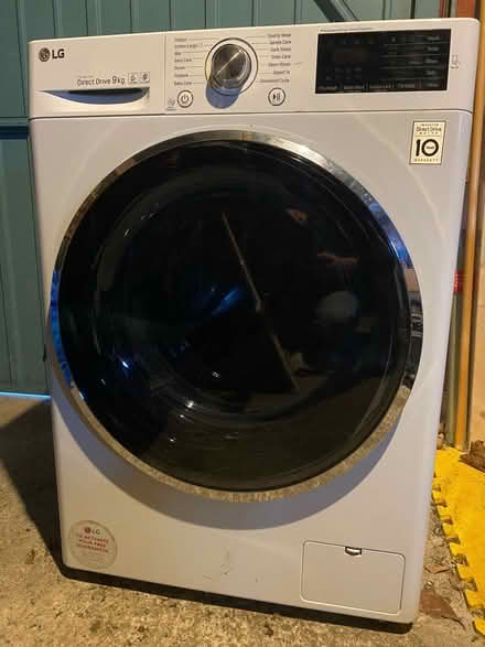 Photo of free LG 9kg Washing Machine for spares or repair (Wingates BL5) #1